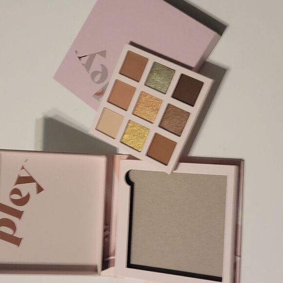REVOLVE PLEY BEAUTY 9 COLOR EYESHADOW PALETTE NEW NWT NUDE COLORS NUDIE - Picture 8 of 9
